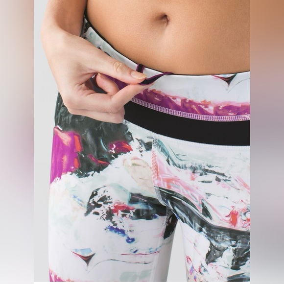 Lululemon Run: Inspire Crop II *All Full-On Luxtreme
Pigment Wave Multi / Black - Picture 5 of 15